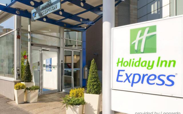 Отель Holiday Inn Express Glasgow Theatreland, an IHG Hotel Великобритания, Глазго - отзывы, цены и фото номеров - забронировать отель Holiday Inn Express Glasgow Theatreland, an IHG Hotel онлайн вид на фасад
