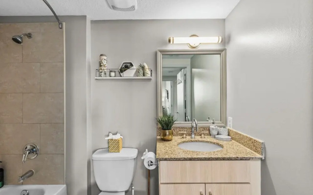 2Br2Ba Next To Jackson Memorial Hospital
