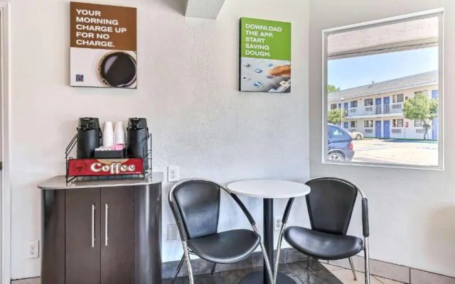 Motel 6 Oakland Airport
