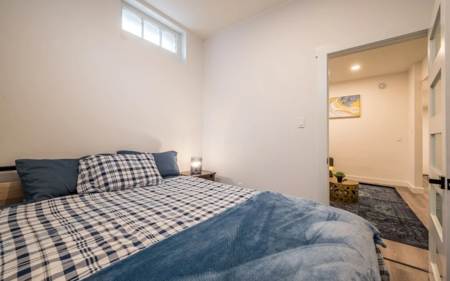 Spacious Newly Renovated 1 Bedroom Suite