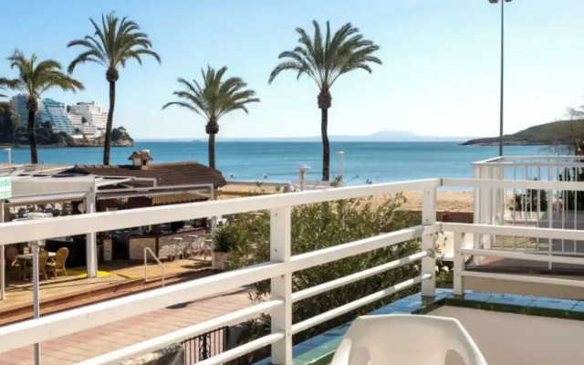 Neighbours Beach Apartments
