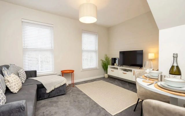 The Deck West Wall - 2 Bedroom Apartment - Tenby