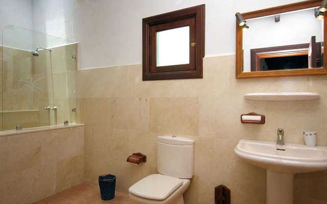 Spacious Villa in Haría With Swimming Pool
