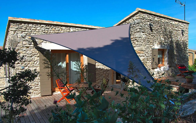 Lovely Stone House Withe Private Terrace, Le Pègue