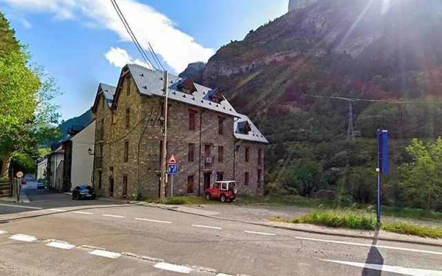 Apartamentos Canfranc Pueblo 3000