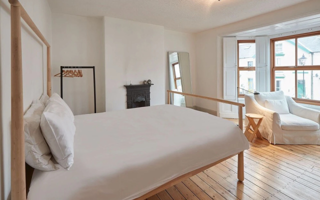 Host Stay Emerald Residence