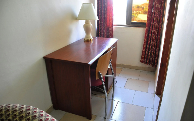 Oscarpak Royal Hotel