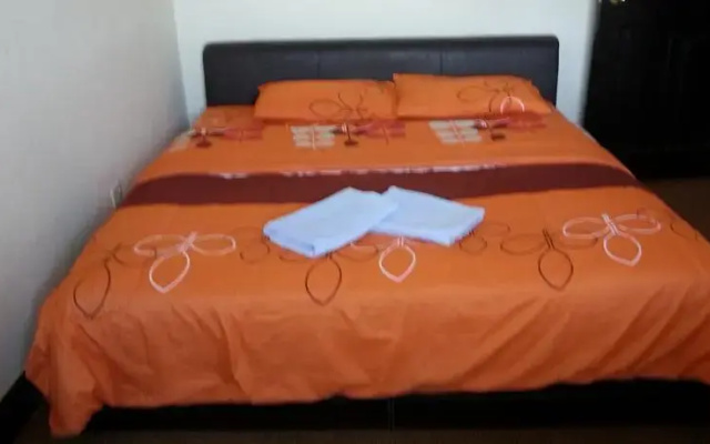 Oakley Home Stay @ Marina Court