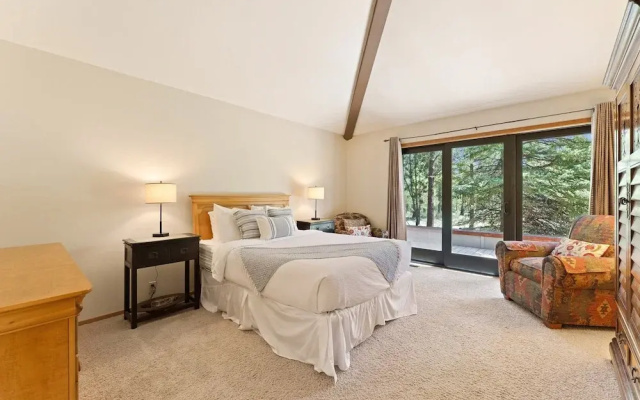 10 Tan Oak Home features Private Hot Tub and BBQ on the Deck by RedAwning