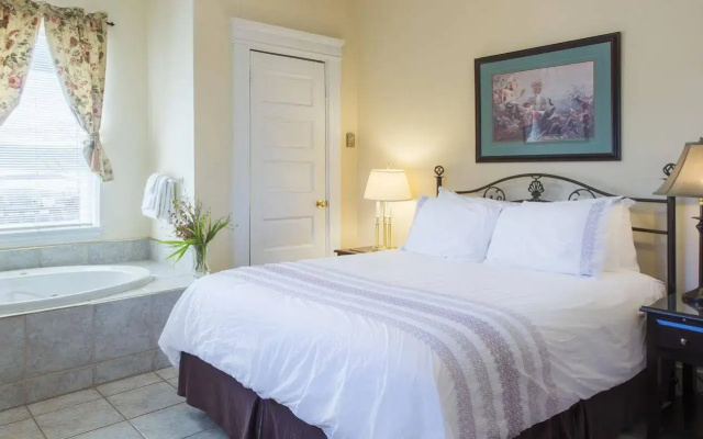 Chipman Hill Suites on Mecklenburg