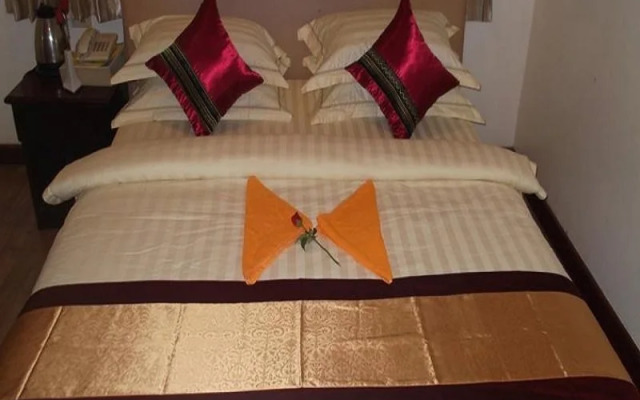 Golden Aye Yeik Mon Hotel