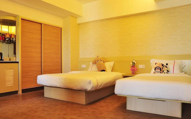 8090 City Hotel.