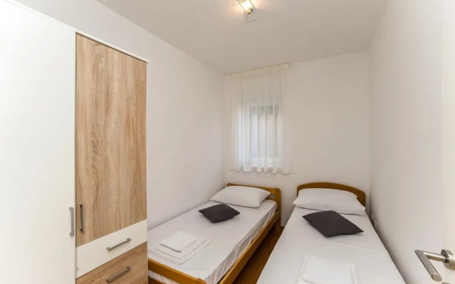 Summer Breeze Apartments