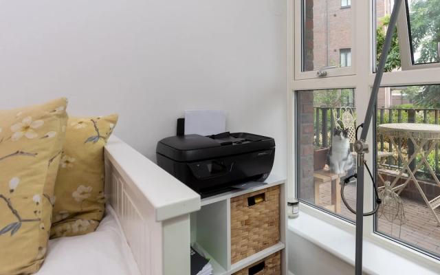 2 Bedroom East London Flat