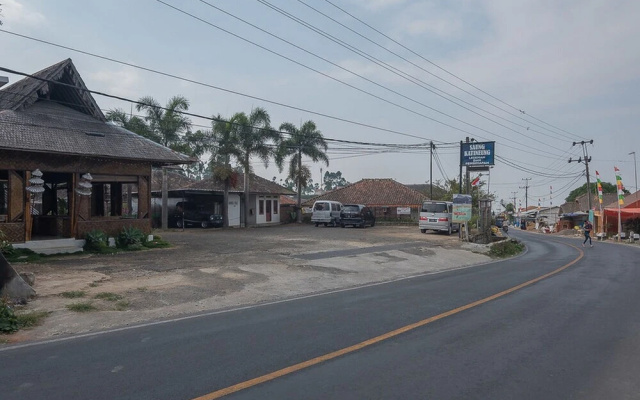 Saung Katineung by Reddoorz