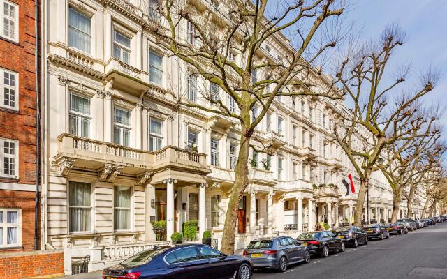 Отель Queensgate Court вид на фасад