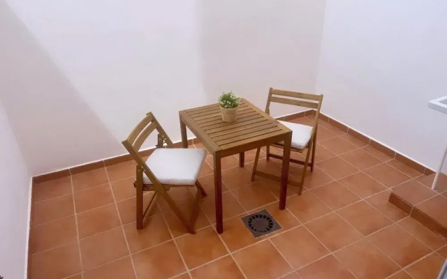 2 Bed House - Sleeps 4 - Pool - Terrace - Parking