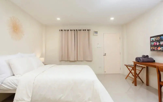 Comfy Corner Hotel