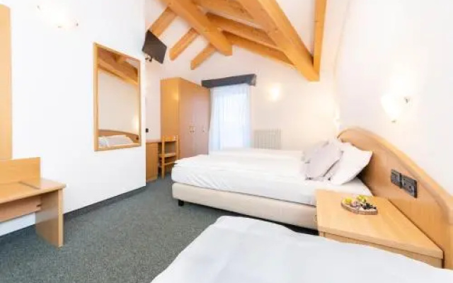 Flos Hotel