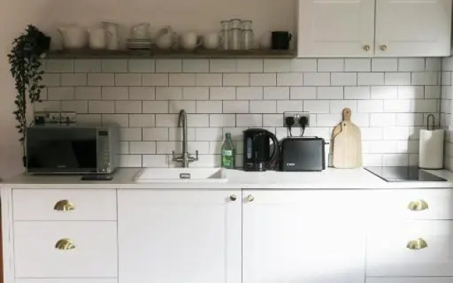 The Annexe - Private, Self-Contained with Parking (Adults Only)