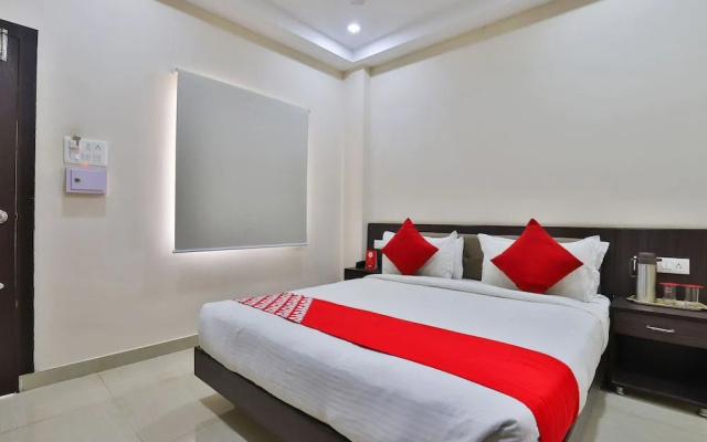 OYO 22551 Hotel Ssv
