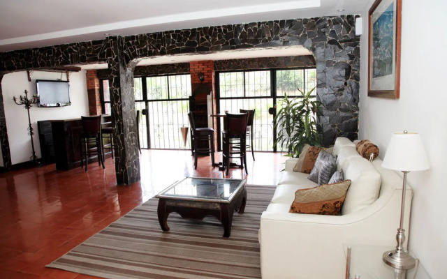 Nest Hotel B & B