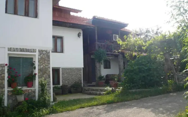 Agro-pensiunea "Plaiul Castanilor"
