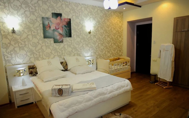 Guest rooms · Tbilisi — photo 13