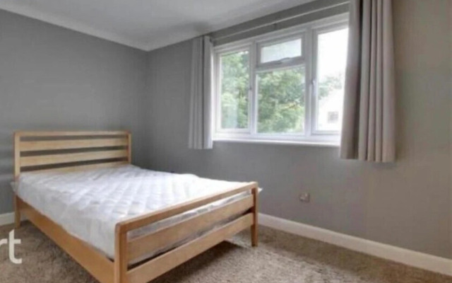 Beautiful 2-bed House in Grays