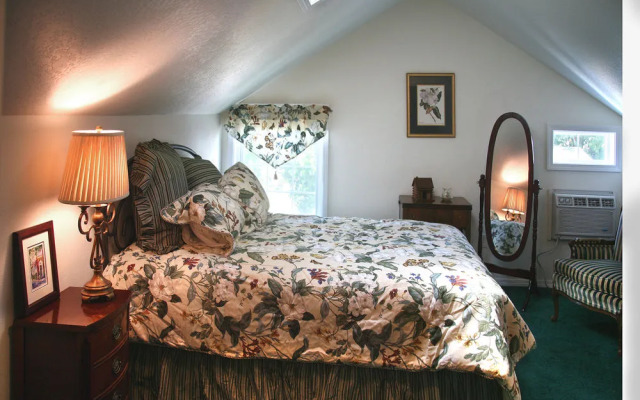 R. R. Thompson House Bed & Breakfast