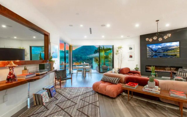 Willow Glen - Hollywood Hills Multi-level Villa With Theater & Pool