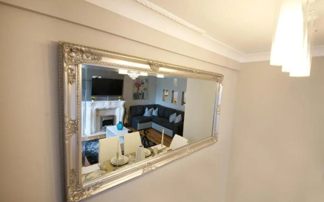Gorgeous Manchester Home with Garden & Parking