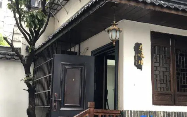 Ruoxi Lou Homestay (Changsha IFS Huangxing Road Pedestrian Street)
