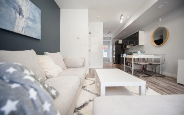 Upscale 2 Bedroom Townhouse Near Uofm IG Field