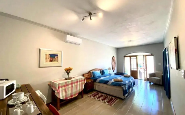 Le Grec Wine Tram Apartment