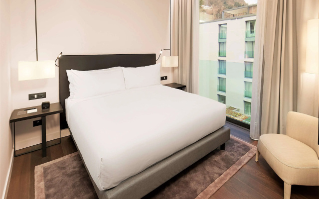 Отель Hilton Lake Como