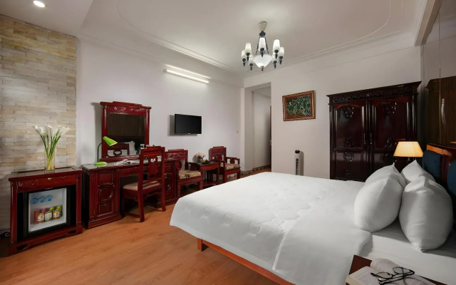 Little Diamond Hotel