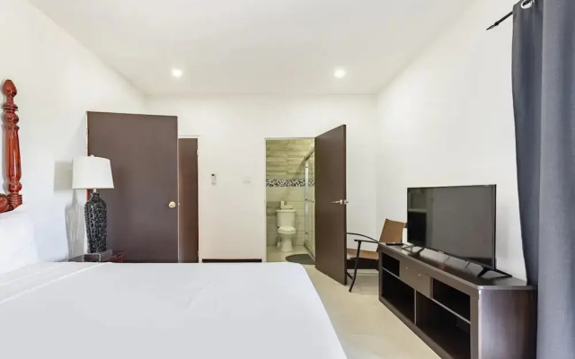 Apt - Gated Community-sleeps 4-balcony-parking