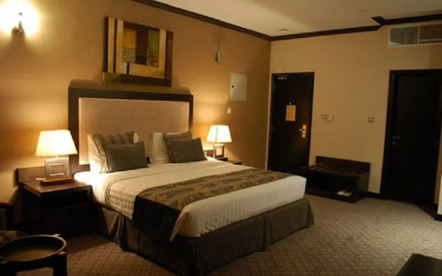 London Crown Hotel