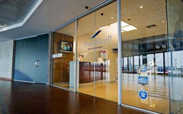 Detroit Airport Plaza Hotel & Suites