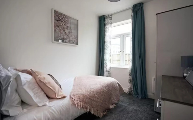 Apartment Sleeps 5 With Parking
