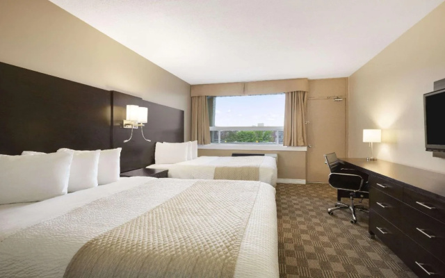 Days Inn & Suites by Wyndham North Bay