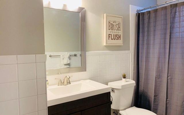 Modern & Chic Condo in the heart of Old Town