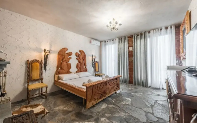 Kanuni - Authentic Albanian House