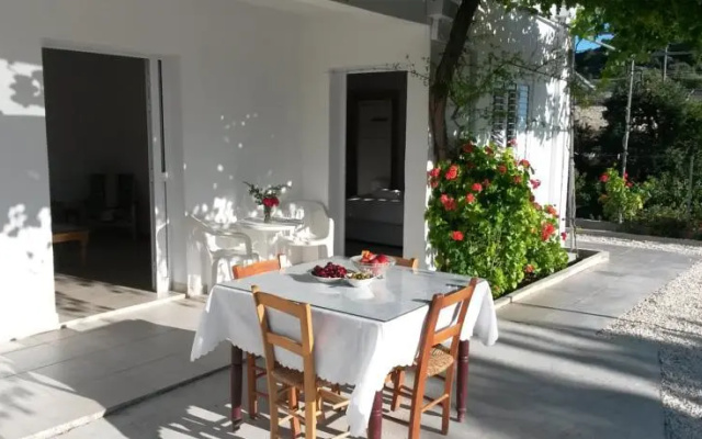 Antigonis Cottage