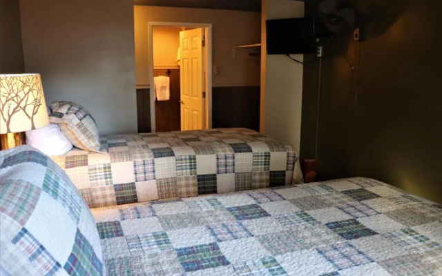 Lone Fir Resort