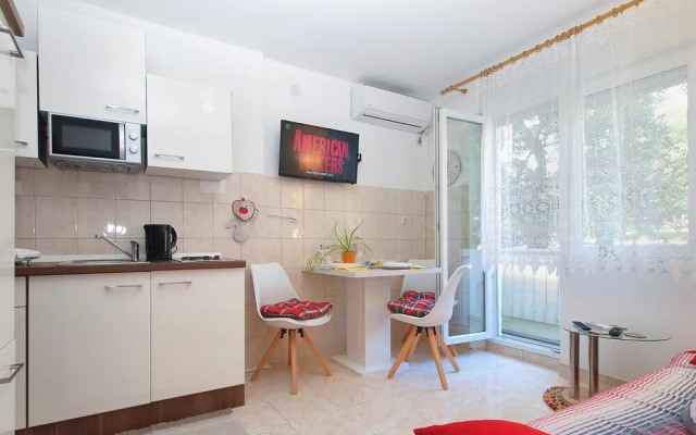 Apartment 1951