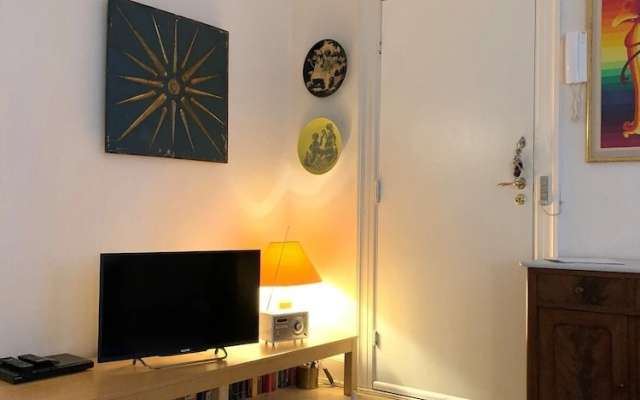 1 Bedroom Apartment near Queen 200 - 1