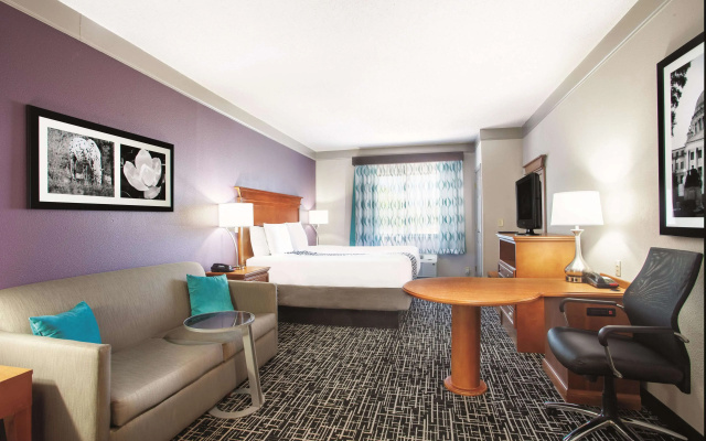 La Quinta Inn & Suites by Wyndham Jackson Airport/Pearl