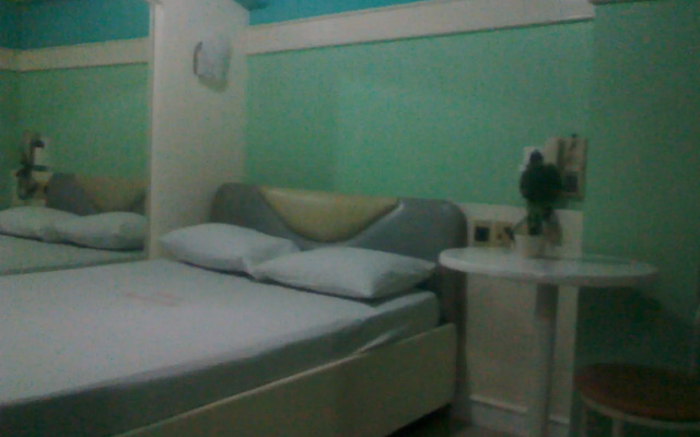 Vista Apartelle & Restaurant